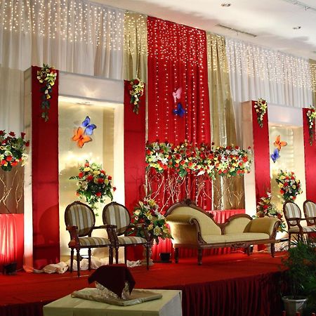 Orchardz Hotel Ayani 폰티아낙 외부 사진