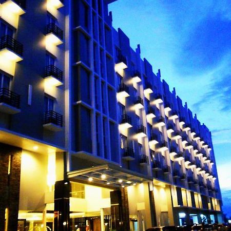Orchardz Hotel Ayani 폰티아낙 외부 사진