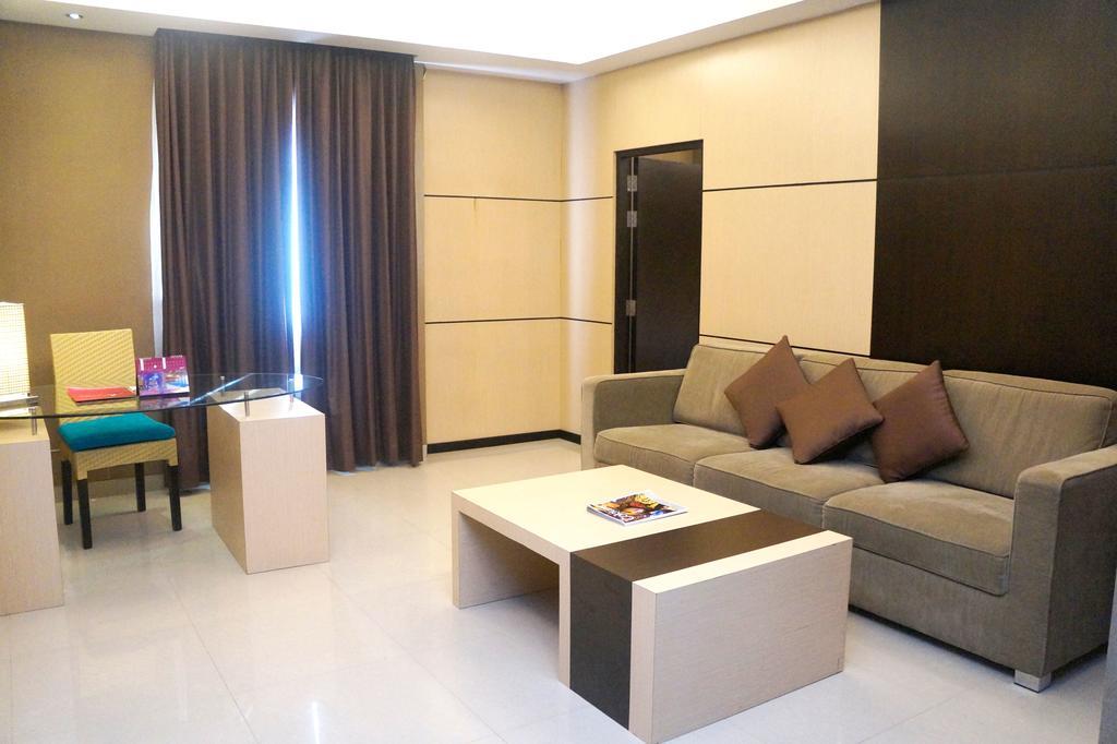 Orchardz Hotel Ayani 폰티아낙 외부 사진