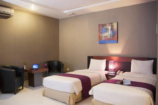 Orchardz Hotel Ayani 폰티아낙 외부 사진