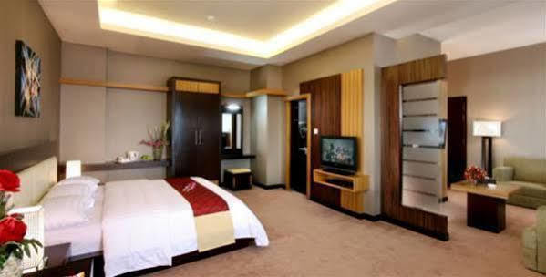 Orchardz Hotel Ayani 폰티아낙 외부 사진