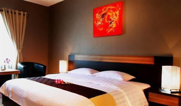 Orchardz Hotel Ayani 폰티아낙 외부 사진