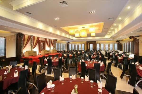 Orchardz Hotel Ayani 폰티아낙 외부 사진