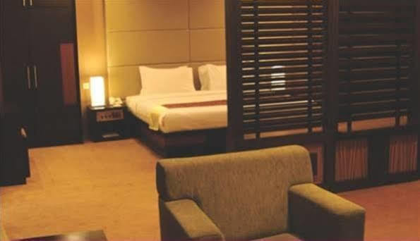 Orchardz Hotel Ayani 폰티아낙 외부 사진