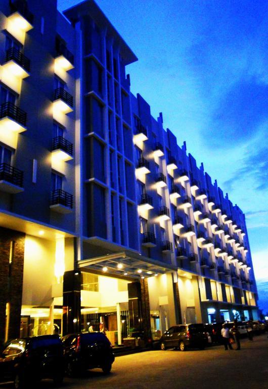 Orchardz Hotel Ayani 폰티아낙 외부 사진