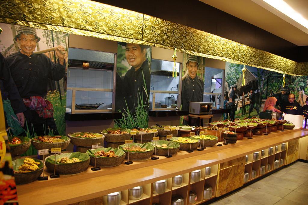 Orchardz Hotel Ayani 폰티아낙 외부 사진
