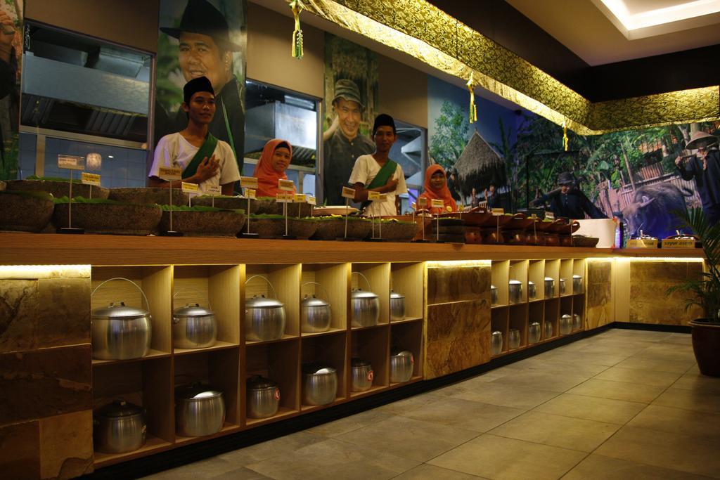 Orchardz Hotel Ayani 폰티아낙 외부 사진