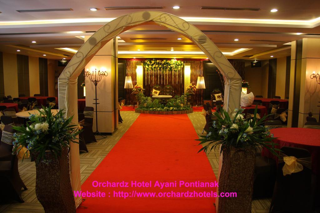 Orchardz Hotel Ayani 폰티아낙 외부 사진
